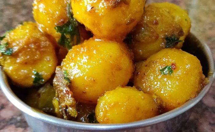 Jhaal Alur Dum – Spicy Potatoes